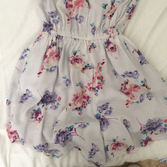 Hollister floral romper - Picture 2 of 4